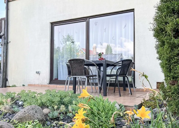 Lägenhet Calm Garden Near Lakes